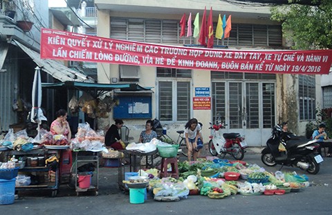 Dẹp chợ tự phát, dân bớt ngộ độc thực phẩm?
