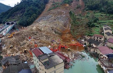 100.000 m3 bùn chôn vùi nhà máy thủy điện