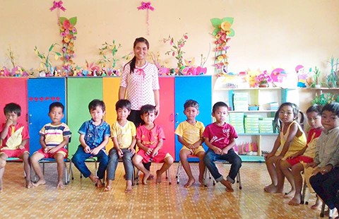Cô giáo trích lương vận động trẻ đến lớp