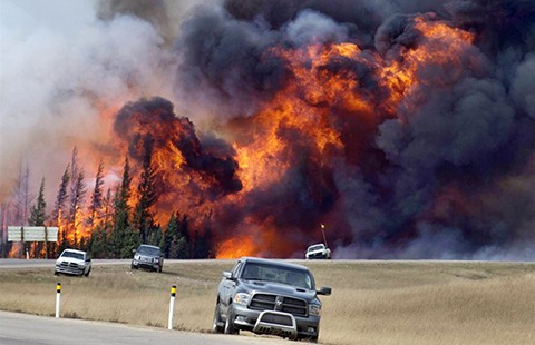 Các doanh nghiệp dầu mỏ sốt ruột do cháy rừng ở Canada