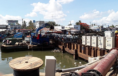 Tăng máy bơm đẩy nước mặn ra biển