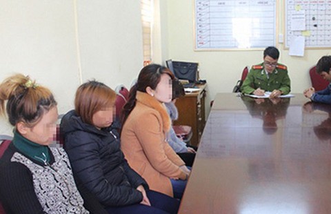 Cả trăm cô gái bị bán làm vợ Trung Quốc bằng bẫy việc làm
