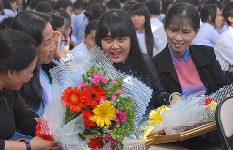 Giáo viên hưu mòn mỏi chờ phụ cấp thâm niên