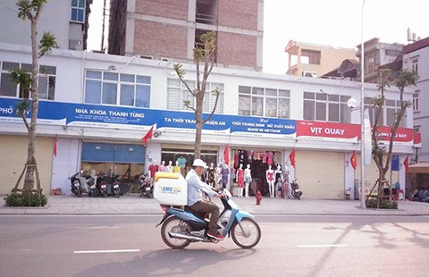 ‘Đồng phục’ biển hiệu ở Hà Nội: Không ổn!