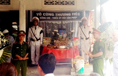 Một cảnh sát tử nạn khi truy bắt hai kẻ trộm chó