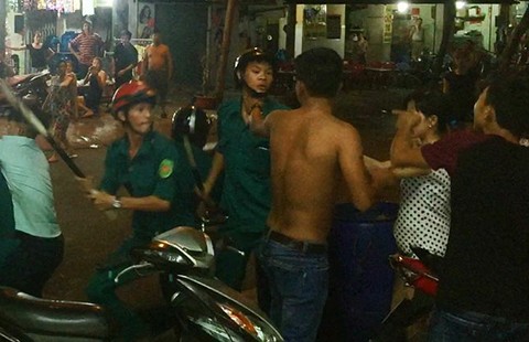 Dân quân ‘khủng bố’ người làm chứng