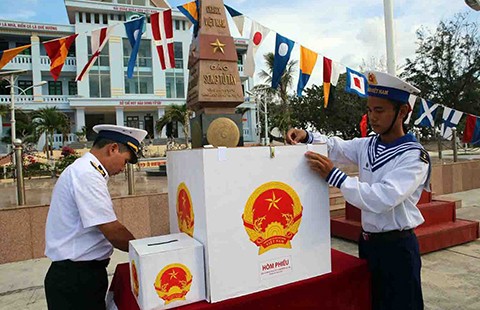 Cử tri ở Trường Sa và các xã vùng biên Tây Bắc nô nức đi bầu cử sớm