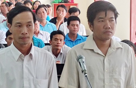 Hai cựu công an làm chết nghi can lãnh án nhẹ