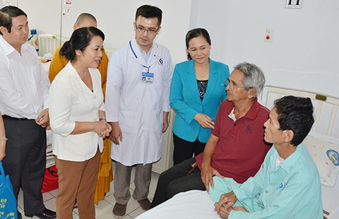 Giúp công nhân thoát cảnh vay nóng chữa bệnh