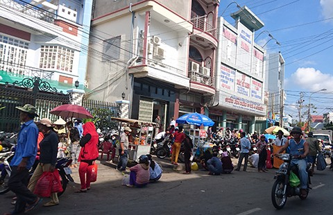 Khám BHYT tư nhân tăng vọt, lo vỡ quỹ