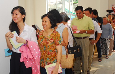 Cử tri cả nước nô nức đi bầu cử