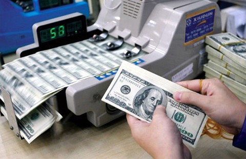 Đã đến lúc nâng lãi suất đồng đôla?
