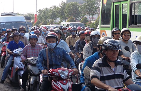 Đường ra cảng Hiệp Phước bị tắc do kẹt xe