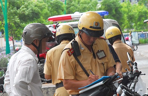 Từ 1-8, tăng nặng mức phạt giao thông