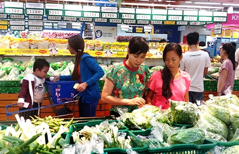 Bắt tay nhau ‘phá vòng vây’ hàng ngoại