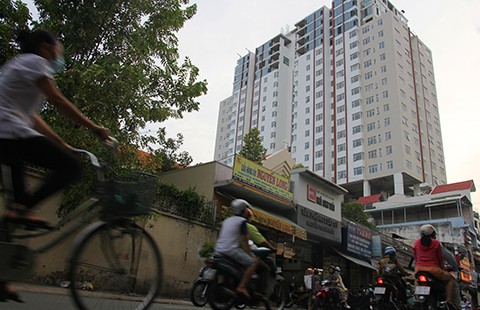 Vận động cư dân ra khỏi chung cư Bảy Hiền Tower