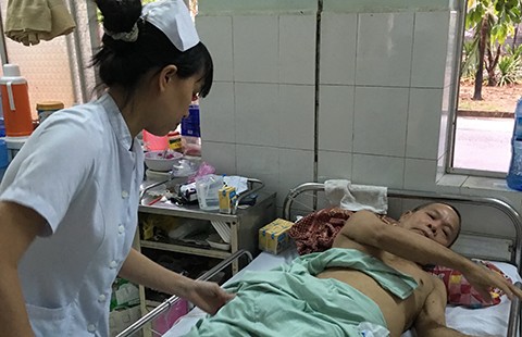 Bế tắc, ông cụ ba lần tự tử không thành ở bệnh viện