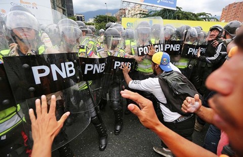 Phe đối lập Venezuela đang thắng thế