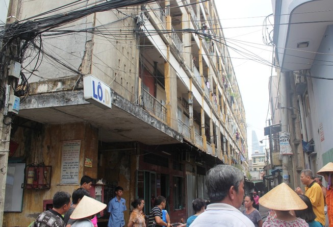 Di dời khẩn cấp các hộ còn cư ngụ tại chung cư Cô Giang