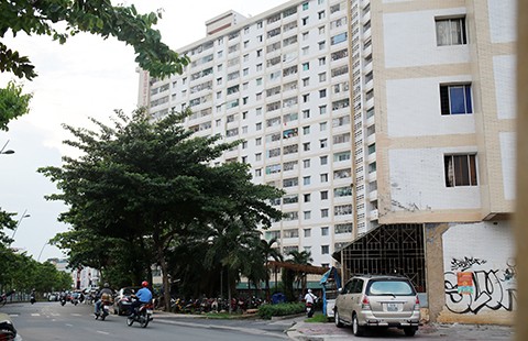 Sống sợ hãi trong chung cư cũ
