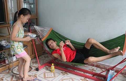 Rớt nước mắt với hoàn cảnh ngặt nghèo của công nhân