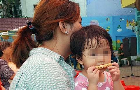 Đứa bé ngây thơ tại phiên tòa lưu động
