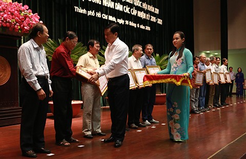 Cử tri đi bầu cao vì lòng dân mạnh mẽ hướng về chính quyền