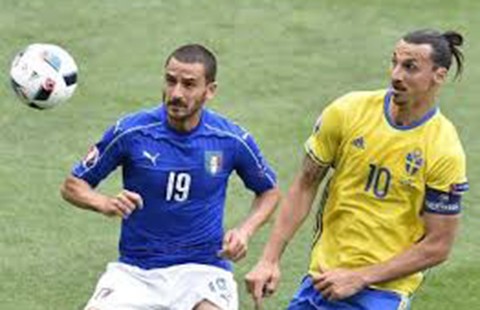 Giải mã nụ cười Ibrahimovic dù đội nhà thua Ý