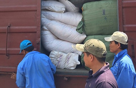 Hàng lậu ‘tấn công’ đường sắt