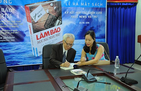 Sách về chuyện ‘bếp núc’ của làng báo