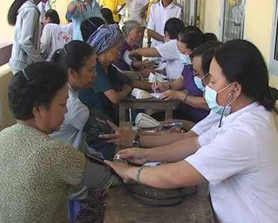 Người nghèo chưa có BHYT được hỗ trợ 50% chi phí mổ tim, lọc thận