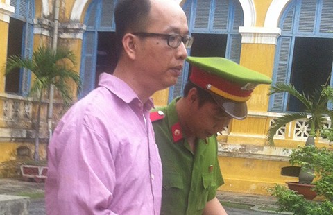 Thoát án tử nhờ đổi tham ô sang trộm cắp