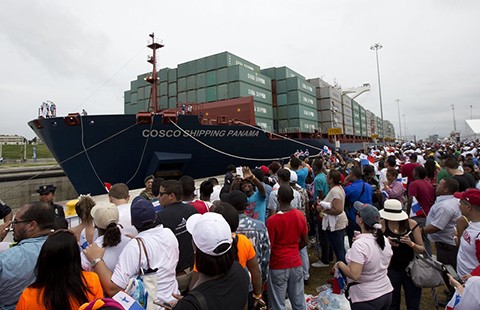 Kênh đào Panama mở rộng đón tàu container đầu tiên