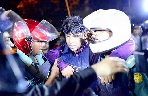 Bắt giữ con tin ở Bangladesh: 20 người nước ngoài bị IS sát hại