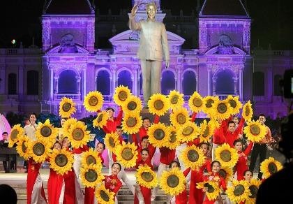 Lập kỳ tích mới, đi trước và về đích trước