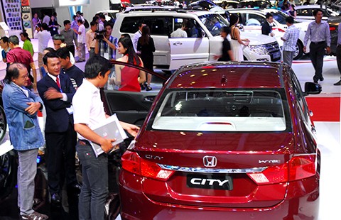 ‘Cơn bão’ giá ô tô nhập khẩu