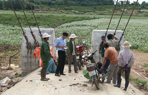 Cầu xây xong, đường đi chẳng thấy