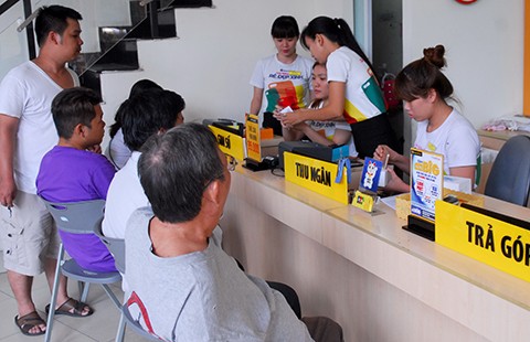 Đưa nhân viên xinh đẹp câu lãi suất ‘cắt cổ’