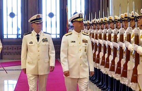 Đô đốc Trung Quốc thách đố xây đảo