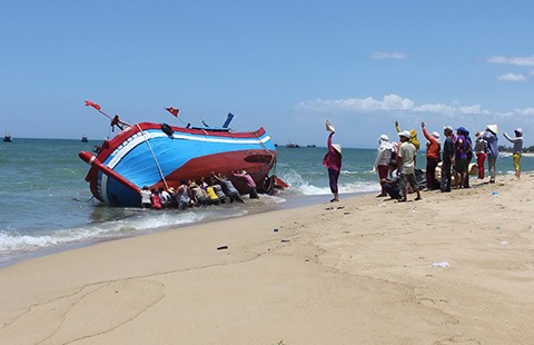 Quảng Ngãi: Tai họa biển bồi, ngư dân khốn đốn