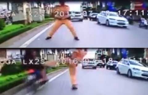 ‘Công an chặn người chạy xe ngược chiều là đúng’