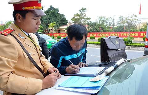 Không cho đặt tiền bảo lãnh xe là sai