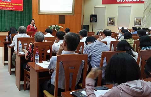‘Phó chủ tịch suốt ngày hầu tòa, thời gian đâu làm việc’