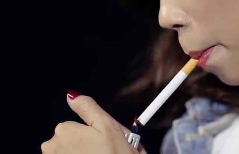 Phụ nữ hút thuốc dễ bị chảy máu não