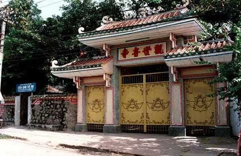 Ngôi chùa mang tên… Tây