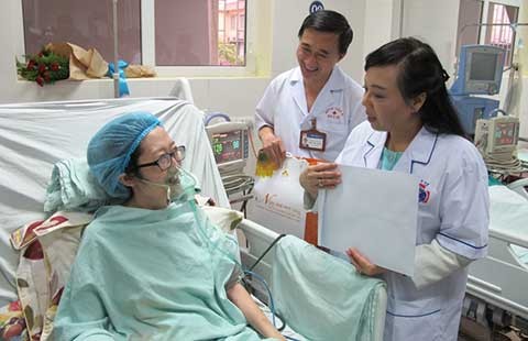 Thiếu úy công an từ chối chữa bệnh ung thư để cứu con đã qua đời