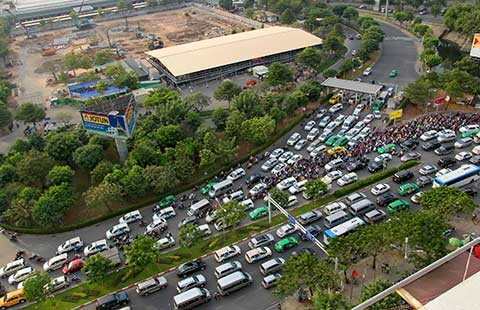 Sân bay Tân Sơn Nhất ‘ngợp’ với cao ốc
