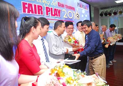 Tôn vinh bóng đá đẹp, nhổ tận gốc lối chơi xấu