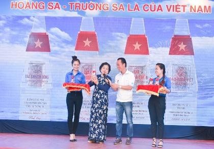 Hành trình mang hơi ấm đất liền đến với đảo xa