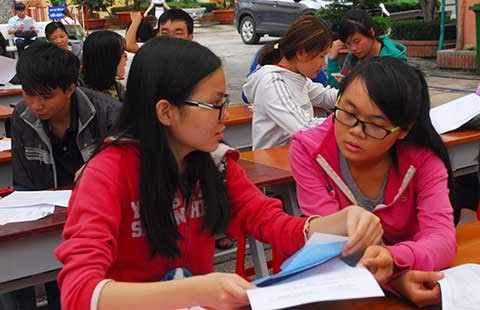 Chọn trường tốp trên hay tốp giữa?